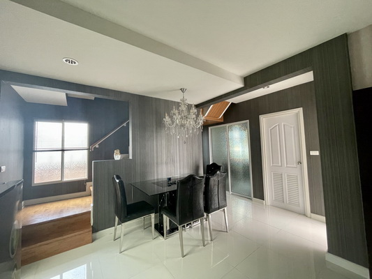 [ให้เช่า] FOR RENT PASSORN PRESTIGE LUXE PATTANAKARN 38 / 3 bedrooms 2 bathrooms / 40 Sqw. 140 Sqm. **45,000** JUST 20 MIN FROM THONGLOR