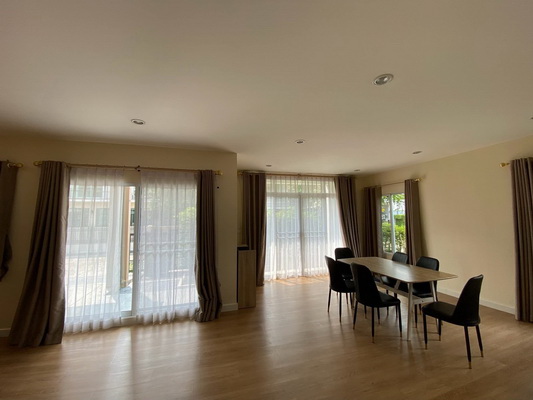 [ให้เช่า] FOR RENT THE PLANT PATTANAKARN 38 / 3 bedrooms 3 bathrooms / 75 Sqw. 220 Sqm. **55,000** JUST 20 MIN FROM THONGLOR