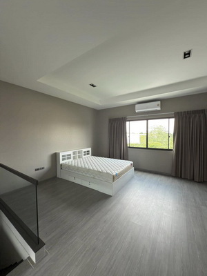 [ให้เช่า] FOR RENT THE LANDMARK EKKAMAI – RAMINDRA / 3 bedrooms 4 bathrooms / 25 Sqw. 185 Sqm. **42,000** CLOSE TO LIAB DUAN NIGHT MARKET