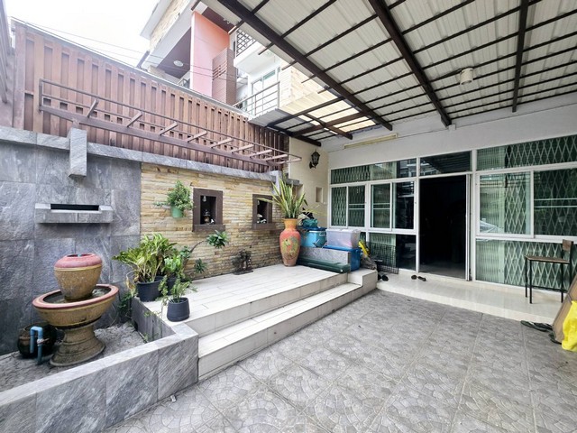Townhouse บ้านบดินทร์ เอ็กซ์คลูซีฟ 5500000 THB 4 นอน 27 ตาราง-วา 0 Ngan 0 Rai ใกล้กับ โรงเรียนบดินทร์เดชา ทำเล-ทอง กรุงเ