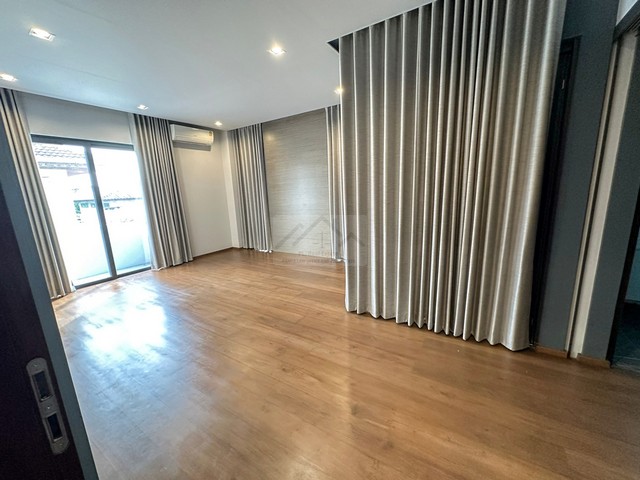 ขายบ้านเดี่ยว 3 ชั้น Pool Villa สร้างใหม่ สไตล์โมเดิร์น 136 ตรว. สารินปาร์ค รัชดา 66 ใกล้สี่แยกวงศ์สว่าง พร้อมลิฟท์ ใกล้