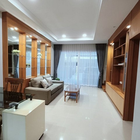 ให้เช่าทาวโฮม3ชั้น ถนนลาดกระบัง ใกล้ ศูนย์การค้าเดอะพาซิโอ, โรบินสันลาดกระบัง บ้านกลางเมืองเอสเซ้นส์ อ่อนนุชวงแหวน