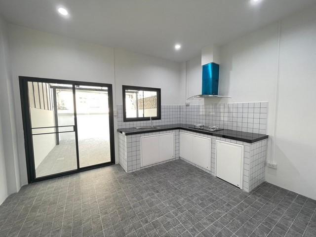 ขายทาวน์โฮม 3 ชั้น 21 ตรว. หมู่บ้านลัลลี่วิลล์ ลำลูกกา-คลอง 1 ซอยบุญคุ้ม ใกล้ทางด่วน ( รีโนเวทใหม่ )