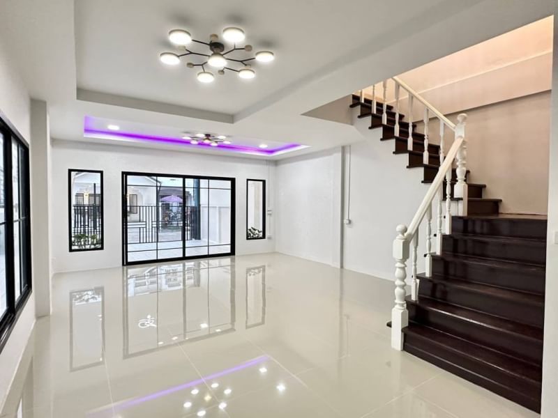 AIR-154 หมู่บ้านอิศรา ท่าอิฐ/ปากเกร็ด แปลงริม หน้าบ้านกว้าง6-8เมตร