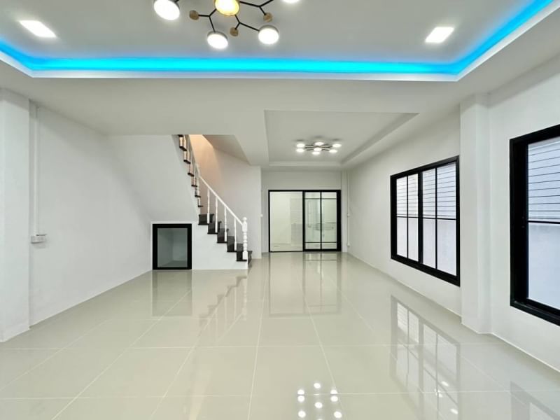 AIR-154 หมู่บ้านอิศรา ท่าอิฐ/ปากเกร็ด แปลงริม หน้าบ้านกว้าง6-8เมตร