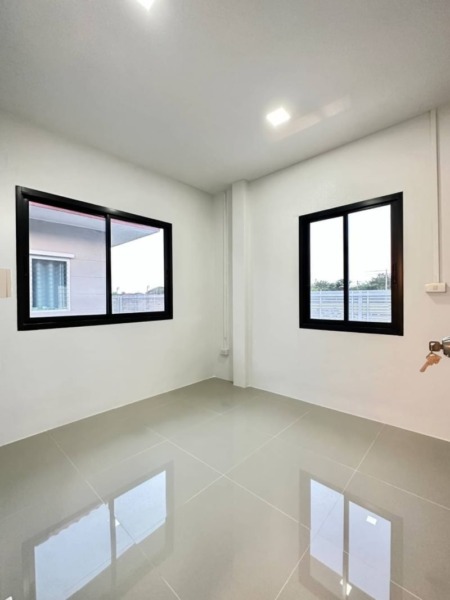 AIR-154 หมู่บ้านอิศรา ท่าอิฐ/ปากเกร็ด แปลงริม หน้าบ้านกว้าง6-8เมตร