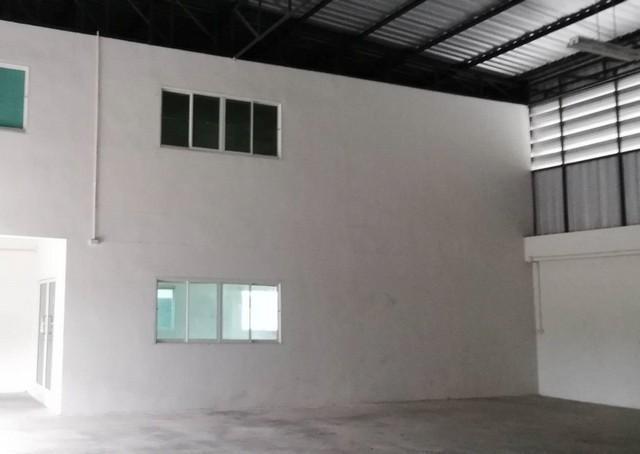 ให้เช่าโรงงาน 480 ตรม. มีห้องพักคนงาน 4 ห้อง ต.หน้าไม้ ลาดหลุมแก้ว รถเทลเลอร์เข้าได้ ( มีใบอนุญาติโรงงาน )