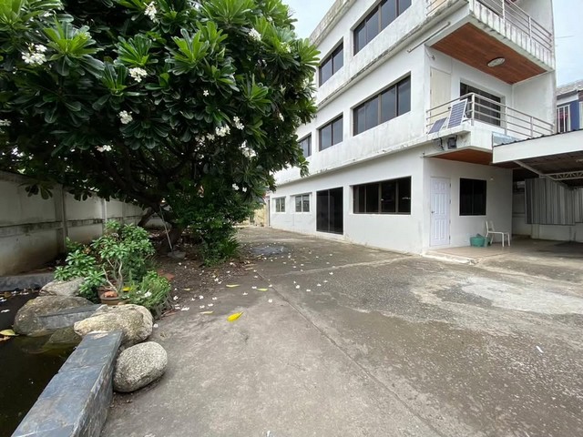 ให้เช่าบ้าน 3 ชั้น พร้อมอาคาร 4 ชั้น พื้นที่ 800 ตรม. ย่านดอนเมือง ใกล้สนามบินดอนเมือง ห่างจาก BTS สายสีแดงเพียง 650 เมต
