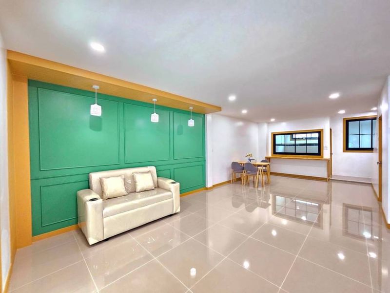 AIR-210 หมู่บ้านรสสุคนธ์ ถนนเมนค้าขายได้ ตกแต่งใหม่พร้อมอยู่