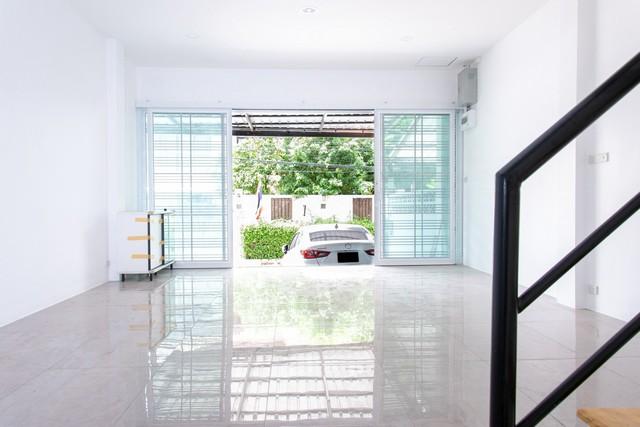 ขายอาคารพาณิชย์ 3 ชั้น 185 ตรม. ซอยเชลียง 7 เขตบางนา ใกล้เซ็นทรัล บางนา