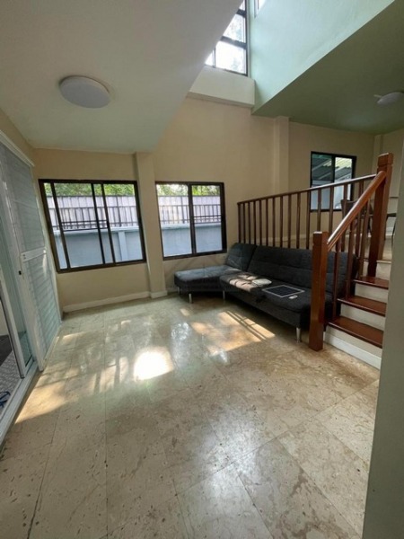 ให้เช่าทาวน์โฮม 3 ชั้น บ้านกลางเมือง เหม่งจ๋าย ลาดพร้าว 80 ใกล้เหม่งจ๋าย ใกล้เลียบด่วน