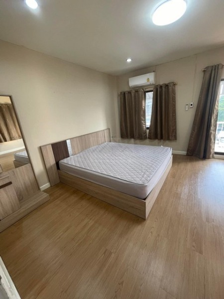 ให้เช่าทาวน์โฮม 3 ชั้น บ้านกลางเมือง เหม่งจ๋าย ลาดพร้าว 80 ใกล้เหม่งจ๋าย ใกล้เลียบด่วน