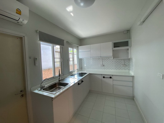 [ให้เช่า] FOR RENT THE PLANT PATTANAKARN 38 / 3 bedrooms 3 bathrooms / 75 Sqw. 220 Sqm. **55,000** JUST 20 MIN FROM THONGLOR
