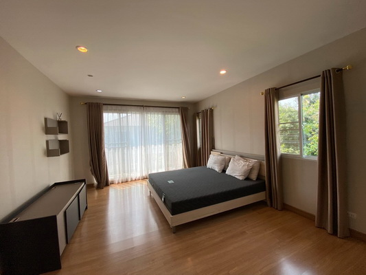 [ให้เช่า] FOR RENT THE PLANT PATTANAKARN 38 / 3 bedrooms 3 bathrooms / 75 Sqw. 220 Sqm. **55,000** JUST 20 MIN FROM THONGLOR