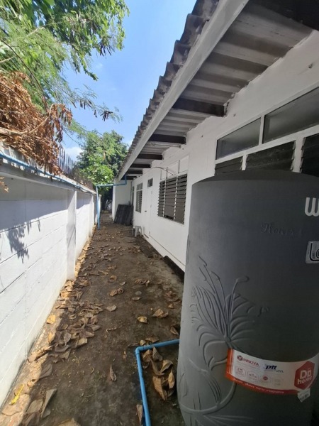 ขาย บ้านเดี่ยวใกล้ โรงเรียนยอแซฟอุปถัมป์ อ้อมใหญ่ สามพราน บ้าน 2 ชั้น 271 วา 8 ห้องนอน 5 ห้องน้ำ ซ.หมอศรี( ใกล้ถนนเพชรเกษม 250 ต.ท่าข้าม อ.สามพราน จ.นครปฐม