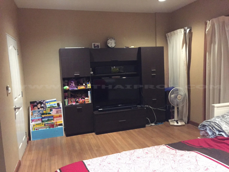 ทาวน์โฮม บ้านกลางเมืองสวิสทาวน์ ถ.เกษตร-นวมินทร์