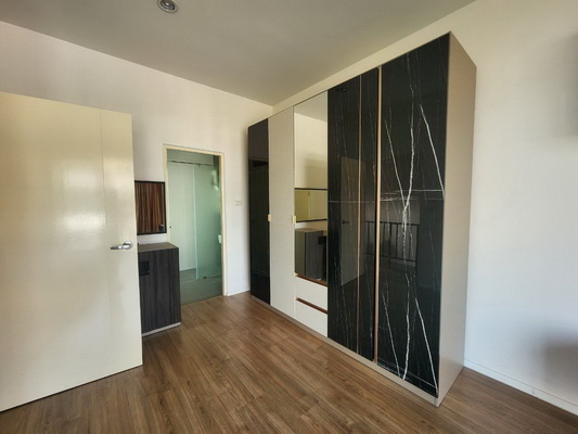 [ให้เช่า] FOR RENT BAAN KLANG MUANG RAMA 9 – KRUNGTHEPKREETHA / 3 bedrooms 3 bathrooms / 18 Sqw. 160 Sqm. **35,000** CLOSE TO BRIGHTON COLLEGE BANGKOK