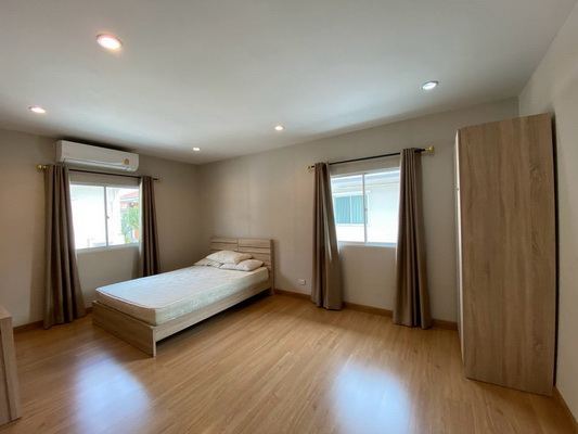 [ให้เช่า] FOR RENT THE PLANT PATTANAKARN 38 / 3 bedrooms 3 bathrooms / 75 Sqw. 220 Sqm. **55,000** JUST 20 MIN FROM THONGLOR