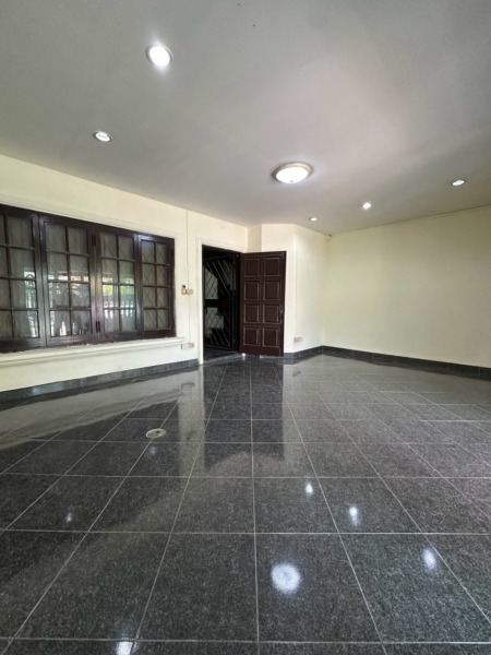 📢 ขายทาวน์โฮม 2 ชั้น ลาดพร้าว 67/2  🏡 ทาวน์โฮมทำเลทอง ใกล้ถนนใหญ่ เดินทางสะดวก ใกล้รถไฟฟ้า