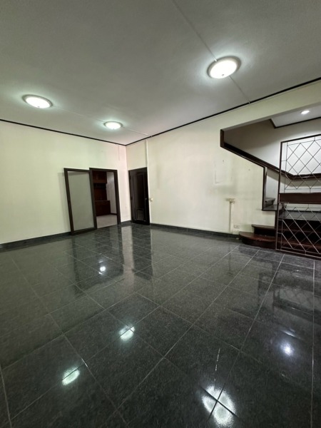 📢 ขายทาวน์โฮม 2 ชั้น ลาดพร้าว 67/2  🏡 ทาวน์โฮมทำเลทอง ใกล้ถนนใหญ่ เดินทางสะดวก ใกล้รถไฟฟ้า