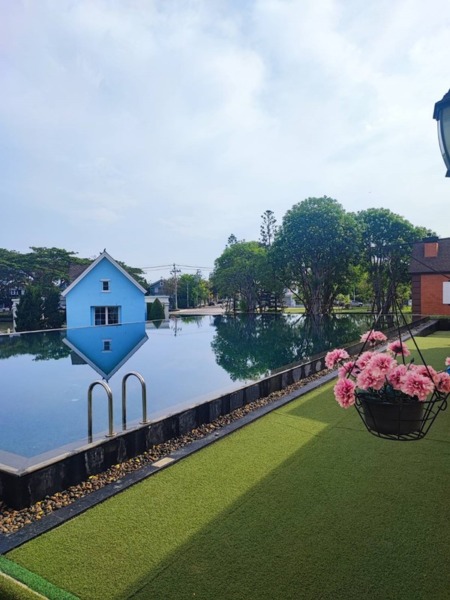 ขายด่วนทาวเฮ้าส์ 2 ชั้น 2 ห้องนอน สภาพใหม่ หมู่บ้านวิลลาจจิโอ บางนา ใกล้มหาวิทยาลัย ABAC บางนาตราด โทร 098-7967736