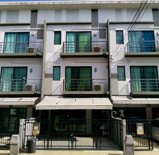 ทาวน์โฮม 3 ชั้น บ้านกลางเมือง สุขสวัสดิ์ 37 เฟอร์นิเจอร์และเครื่องใช้ไฟฟ้าครบ พร้อมเข้าอยู่