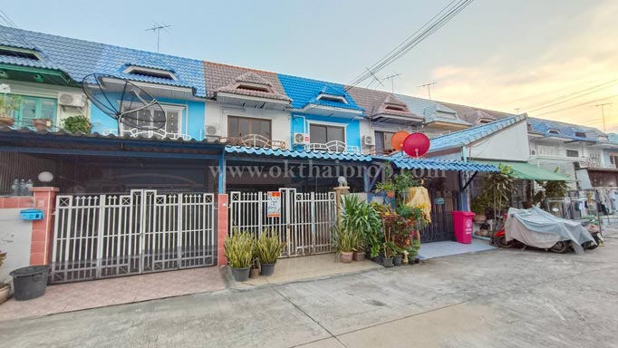 ทาวน์เฮ้าส์ หมู่บ้านมนวดี พาร์ค2 ถ.วัดลาดปลาดุก บางบัวทอง นนทบุรี