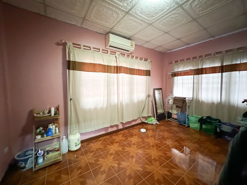 ลดราคาถูกมาก !! หมู่บ้านซอยบางศรีเมือง11 บางศรีเมือง – พระราม5 หน้้าบ้านกว้าง 10 เมตร (ขนาด 25 ตร.ว.) หน้าบ้านไม่ชนใคร