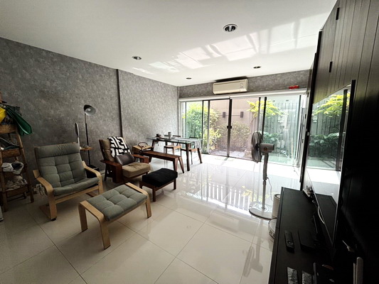 [ให้เช่า] FOR RENT NOBLE CUBE PATTANAKARN / 3 bedrooms 3 bathrooms / 20 Sqw. 200 Sqm. **52,000** JUST 15 MINUTES TO THONGLOR