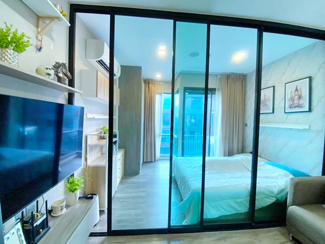 ให้เช่า Brown Condo รัชดา32 พร้อมเฟอร์ครบครัน วิวสระว่ายน้ำ ไม่มีร้าว หนีจากคอนโดสูง ห้องสวย 25ตร.ม. ชั้น6