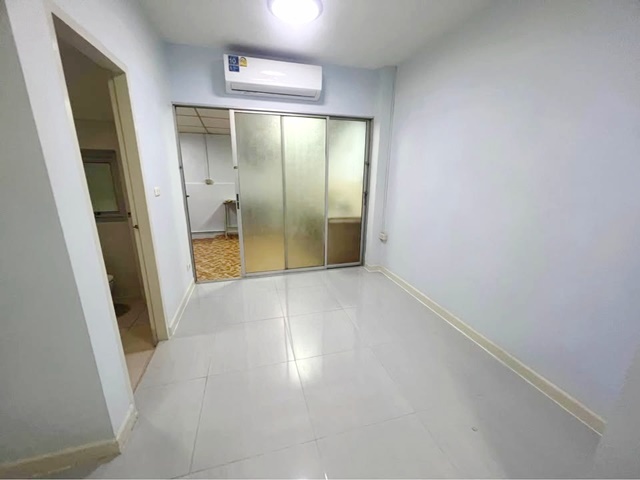 โรบินสัน ศรีนครินทร์ MRTศรีนครินทร์38 700ม. บ้านทาวน์โฮม 3 ชั้น หัวมุม 21ตร.วา.250ตร.ม.ม.ดุสิตธานี 1.2กม.3นอน 2น้ำ พาราไ