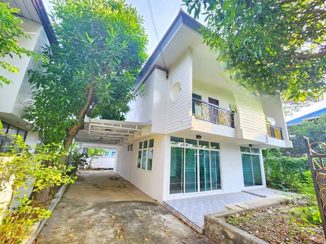 BTS พระโขนง 1.24กม. สุขุมวิท71 บ้านเดี่ยวใหญ่มาก 2ชั้น 75ตร.วา อ่อนนุช เฟอร์ครบ บิวท์อินท์ 3นอน 3น้ำ 295ตร.ม. ปรีดี พนมย