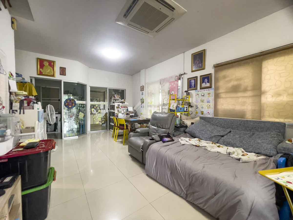 ทาวน์โฮม 3 ชั้น วิสต้า อเวนิว เพชรเกษม 81 ( Vista Avenue Petchkasem 81 ) หลังมุม