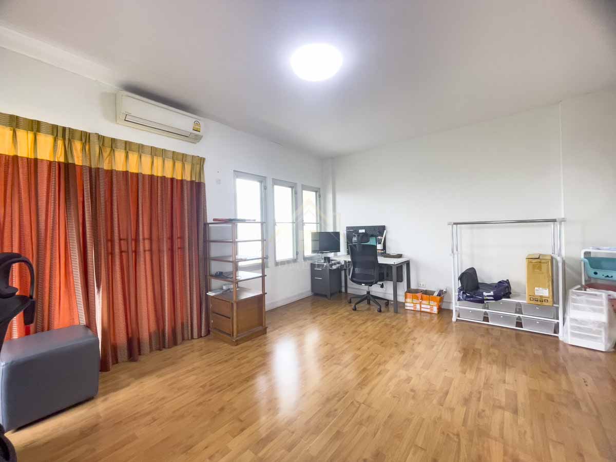 ทาวน์โฮม 3 ชั้น วิสต้า อเวนิว เพชรเกษม 81 ( Vista Avenue Petchkasem 81 ) หลังมุม