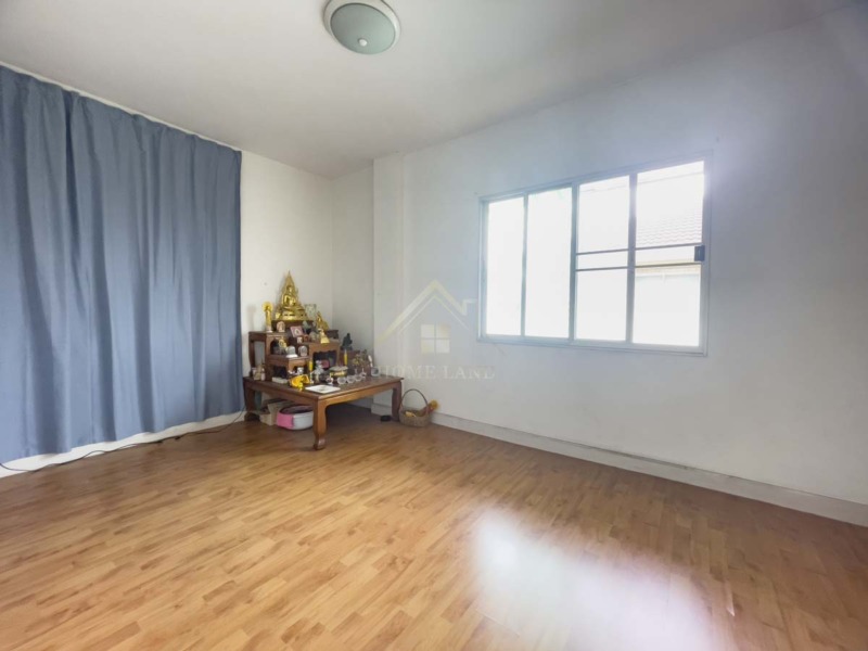 ทาวน์โฮม 3 ชั้น วิสต้า อเวนิว เพชรเกษม 81 ( Vista Avenue Petchkasem 81 ) หลังมุม