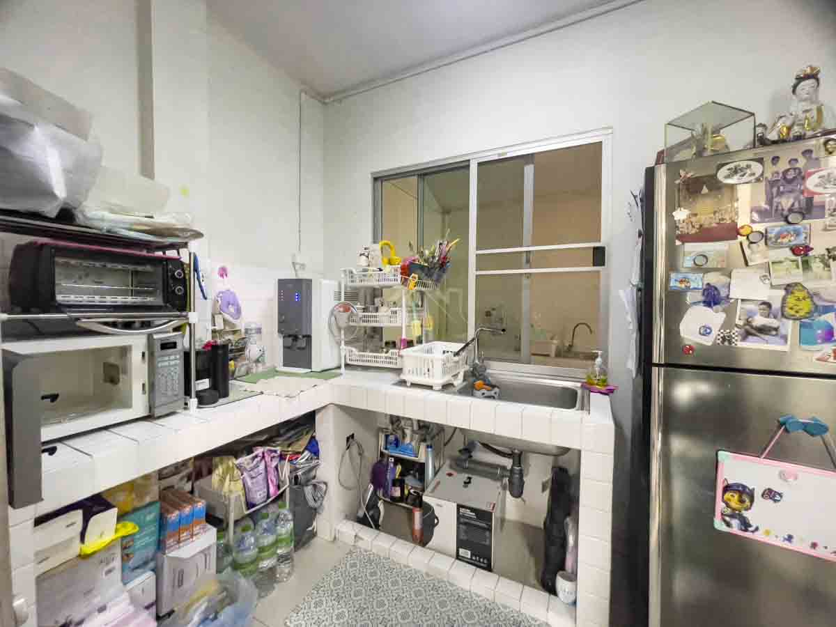 ทาวน์โฮม 3 ชั้น วิสต้า อเวนิว เพชรเกษม 81 ( Vista Avenue Petchkasem 81 ) หลังมุม