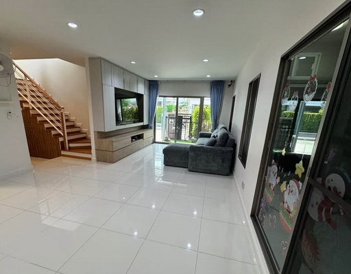 [ให้เช่า] FOR RENT THE PLANT ESTIQUE PATTANAKARN 38 / 3 bedrooms 3 bathrooms / 40 Sqw. 165 Sqm. **60,000** MINIMAL HOUSE. JUST 15 MIN FROM THONGLOR