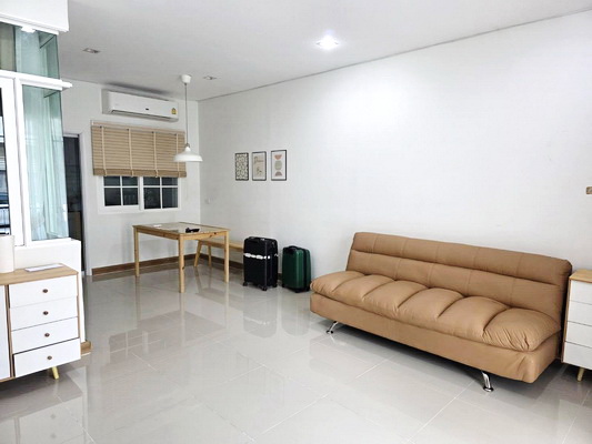 [ให้เช่า] FOR RENT GOLDEN TOWN SATHORN / 3 bedrooms 3 bathrooms / 18 Sqw. 122 Sqm. **23,500** CLOSE TO BTS WUTTAKAT