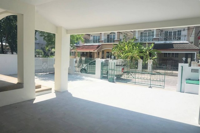 บ้านเดี่ยวพร้อมอยู่ให้เช่า ถนน ศรีนครินทร์ 51 ใกล้ ซีคอนสแควร์และรถไฟฟ้า MRT สายสีเหลือง