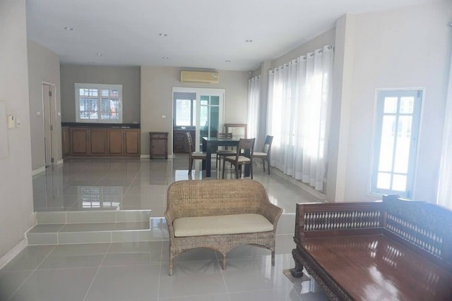 บ้านเดี่ยวพร้อมอยู่ให้เช่า ถนน ศรีนครินทร์ 51 ใกล้ ซีคอนสแควร์และรถไฟฟ้า MRT สายสีเหลือง