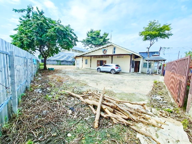PTTลำลูกกาคลอง8 บ้านเดี่ยวชั้นเดียว 100ตร.วา. 200ตร.ม. ไฟฟ้า 3 เฟส โรงเรียนเตรียมอุดม ปทุมธานี ม.อีสเทิร์นเอเชีย 6.9 กม.