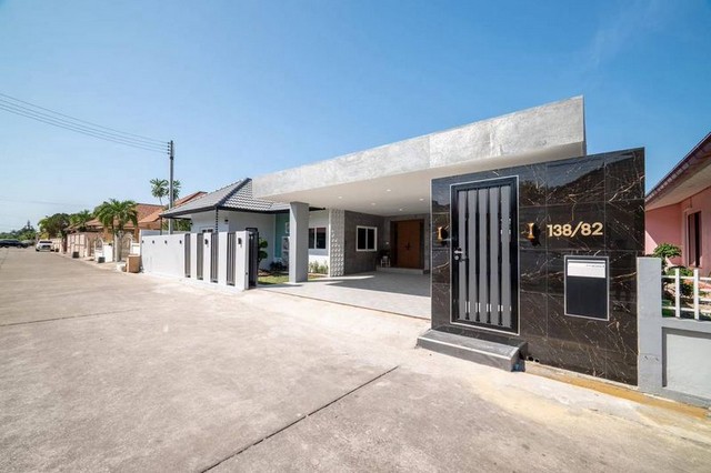 ขายบ้านสวยทำเลดี ใจกลางเมือง พัทยากลาง ซอยเขาน้อยตกแต่งพร้อมอยู่แล้ววันนี้ เฟอร์นิเจอร์ จัดเต็ม ทั้งหลัง