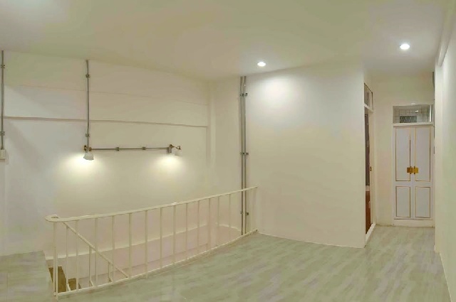 รร.นานาชาติกลอรี่สิงคโปร์ 800 ม. 2 นอน ทาวเฮ้าส์ 2 ชั้น 19 ตร.วา.159 ตร.ม. 2 น้ำ รีโนเวทใหม่