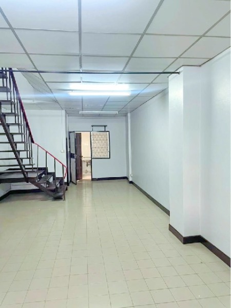 ทาวน์เฮาส์ 2 ชั้น รีโนเวทใหม่ 3 นอน 2 น้ำ ไม่มีเฟอร์ 20 ตร.วา.160 ตร.ม.ม.ราชภัฏจันทรเกษม 3.8 กม.