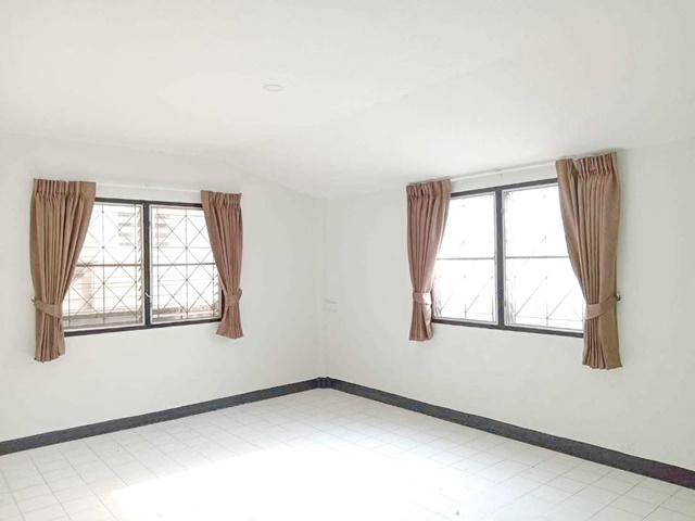 บ้านเดี่ยวให้เช่า 4นอน 62 ตรว. Heathfield Inter Sch. 2.9กม. RAIS 3กม.242 ตรม. สัมมากรเพลส500ม. ถนนรามคำแหง106-114 2น้ำ 3