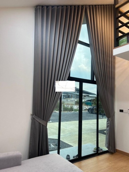 เป็นส่วนตัว 33 ตร.วา.129 ตร.ม. บรรยากาศร่มรื่น 2 นอน 1 น้ำ ตลาดพึ่งสุข 1.0 กม.ดูโฮม ลำลูกกาคลอง 7 600 ม. บ้านหรู 2 ชั้น