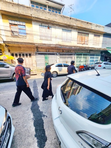ขายโรงพยาบาลกลาง ให้เช่า อาคารพาณิชย์ 2 ชั้น MRT วัดมังกร 599 ม. 100 ตรม. 13 ตรว. MRTสามยอด 699 ม.