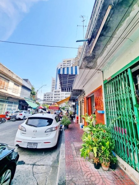 ขายโรงพยาบาลกลาง ให้เช่า อาคารพาณิชย์ 2 ชั้น MRT วัดมังกร 599 ม. 100 ตรม. 13 ตรว. MRTสามยอด 699 ม.