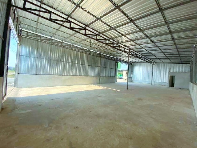 ตลาดสดมหาชัยเมืองใหม่ 1.5 กม โกดัง ก่อสร้างใหม่ 210 ตร.ม.52 ตร.วา. น้ำไม่ท่วม รร.บางน้ำจืด 3.1 กม จอดรถสะดวก.หาของกินง่า