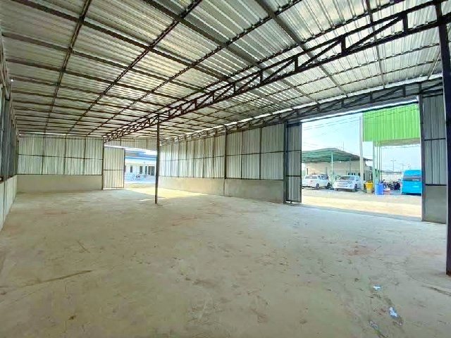 ตลาดสดมหาชัยเมืองใหม่ 1.5 กม โกดัง ก่อสร้างใหม่ 210 ตร.ม.52 ตร.วา. น้ำไม่ท่วม รร.บางน้ำจืด 3.1 กม จอดรถสะดวก.หาของกินง่า